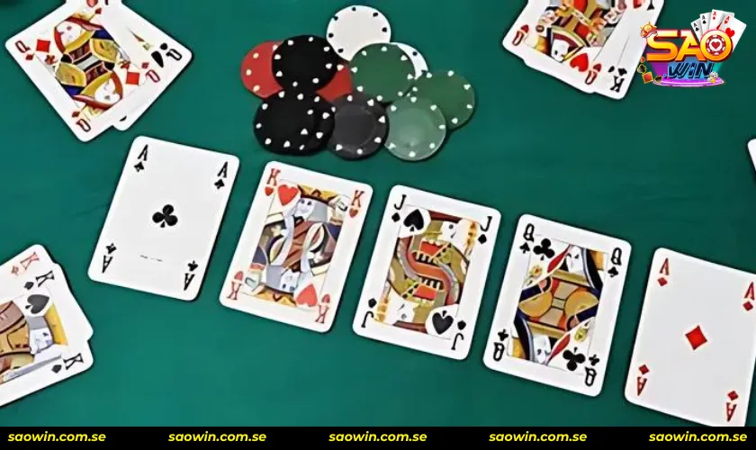 So sánh sự khác biệt giữa Xì Tố và Poker